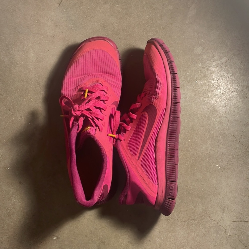Hot Pink Nike Livestrong Free Run 4.0 Running Shoes Size 9.5